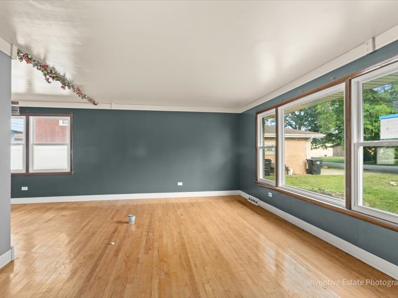 1320 E 169th Place, South Holland, IL 60473