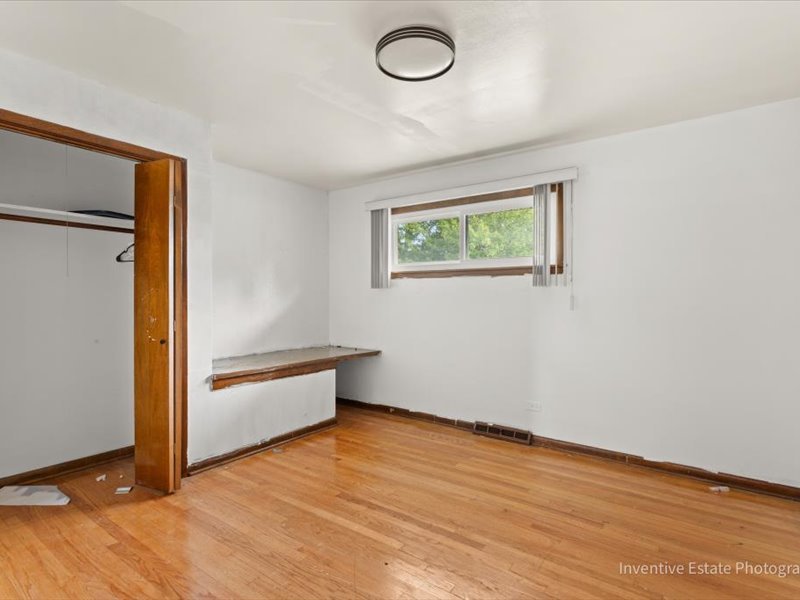 1320 E 169th Place, South Holland, IL 60473