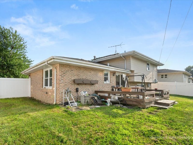 1320 E 169th Place, South Holland, IL 60473