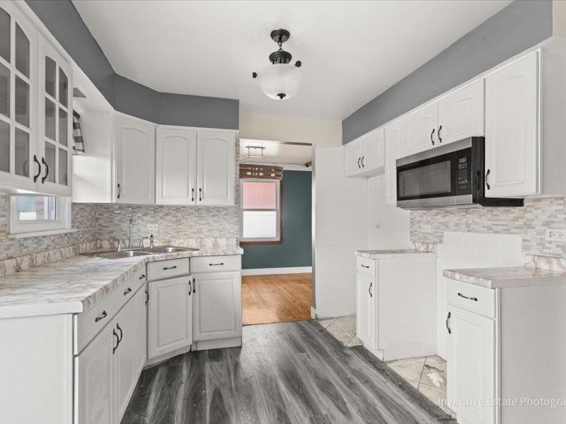 1320 E 169th Place, South Holland, IL 60473