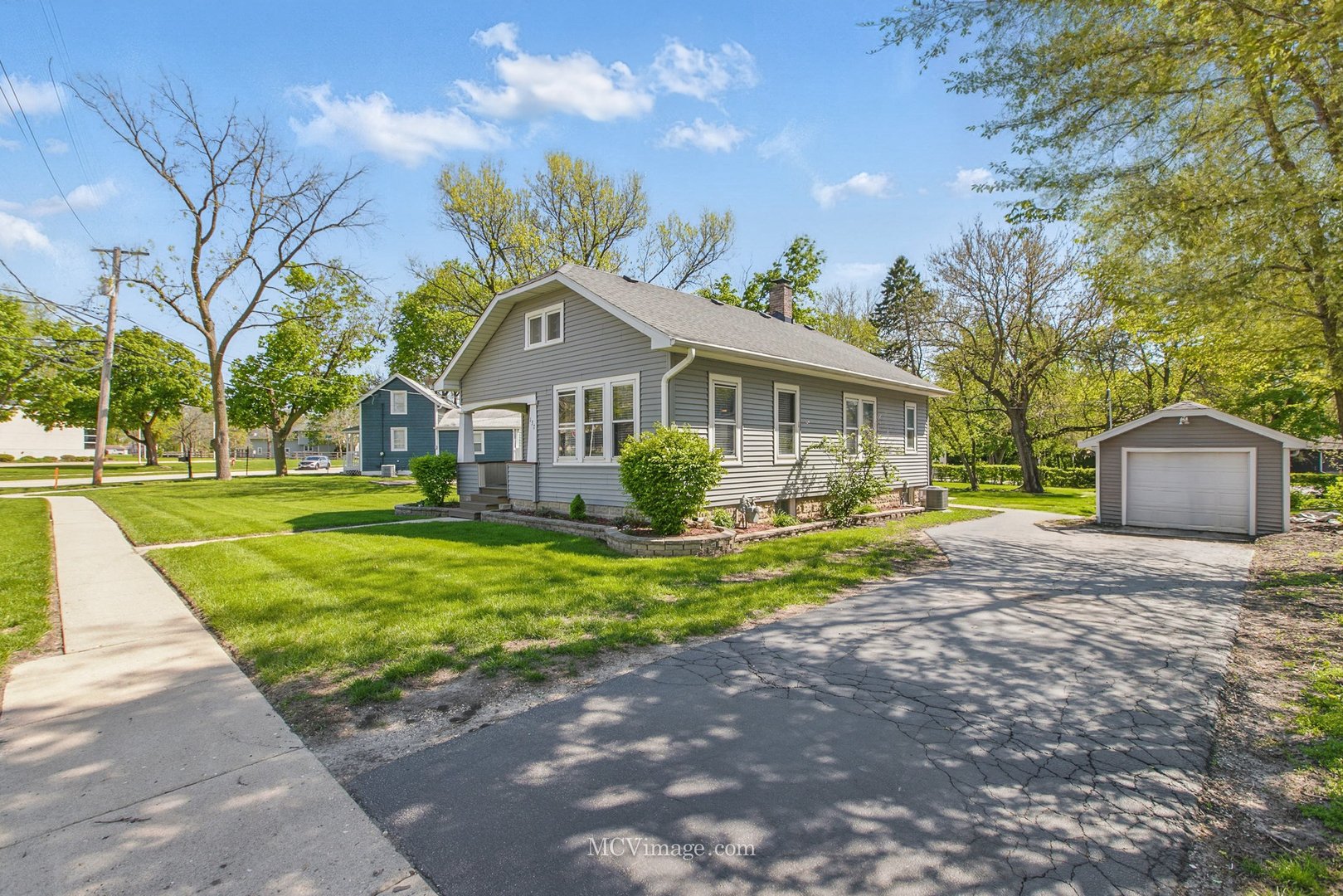 137 E Tyler Street, Oswego, IL 60543
