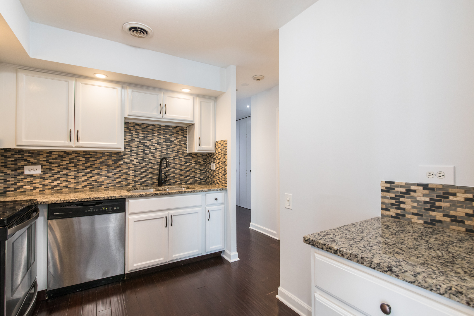 430 Walnut Creek Lane #2201, Lisle, IL 60532