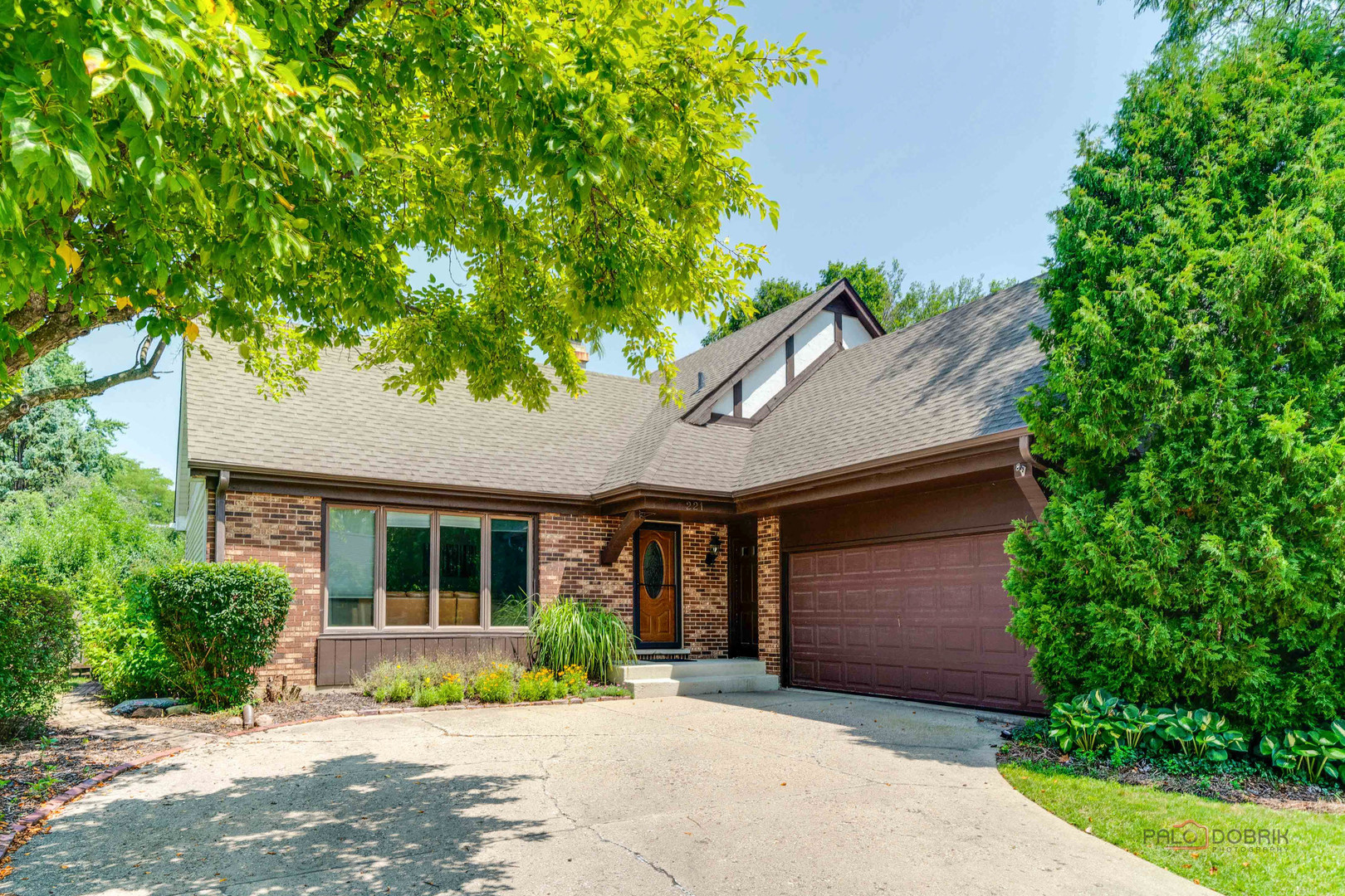 221 Alexandria Drive, Vernon Hills, IL 60061