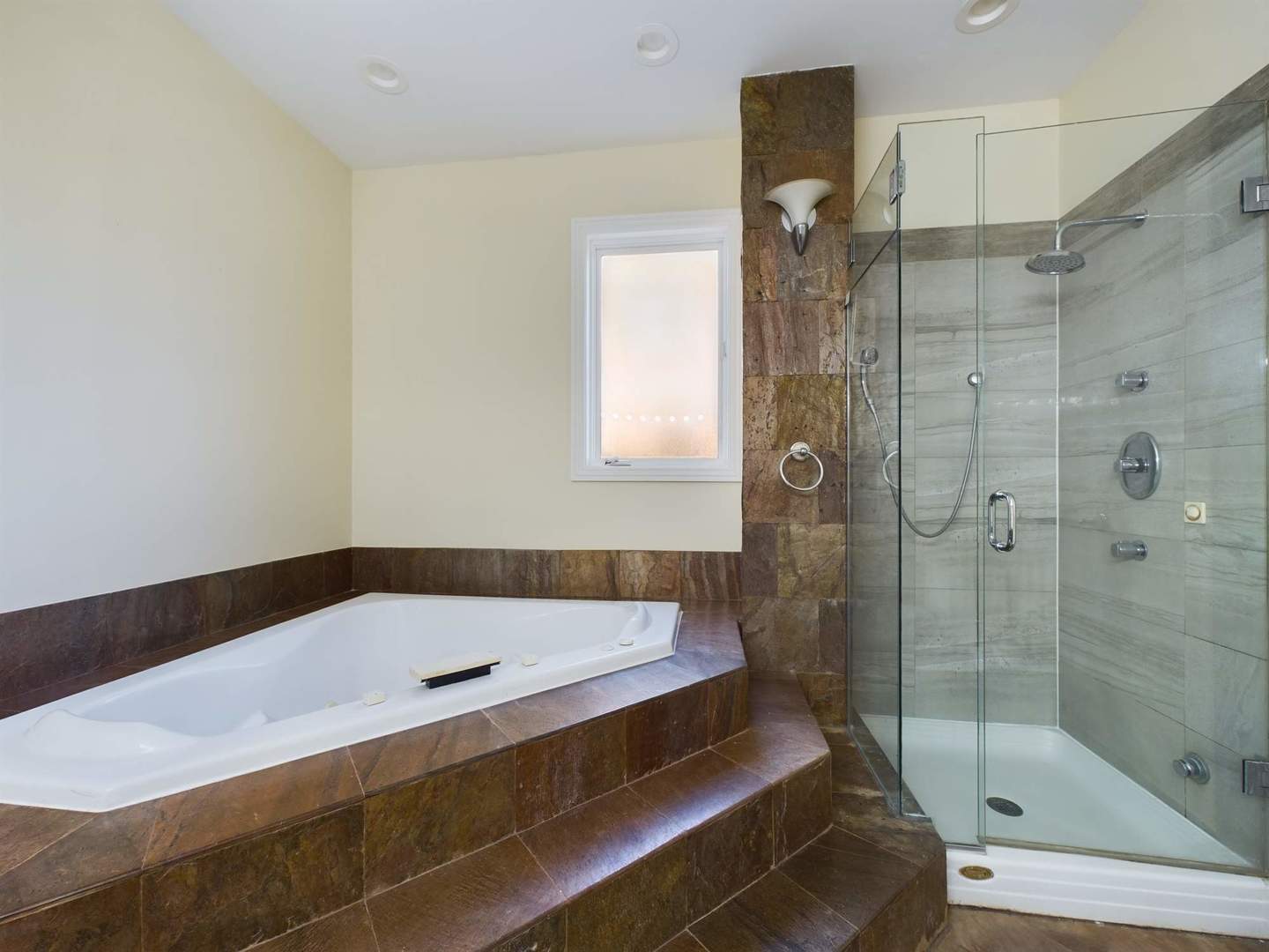 1654 W Ohio Street, Chicago, IL 60622