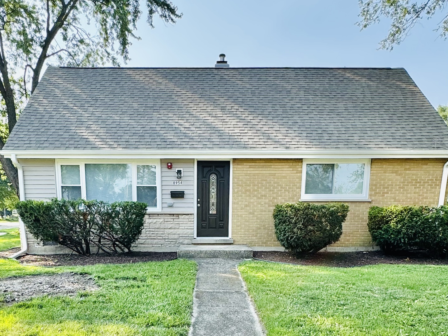 8954 Southfield Drive, Bridgeview, IL 60455