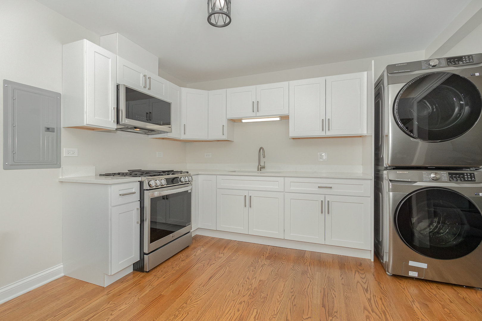 8954 Southfield Drive, Bridgeview, IL 60455