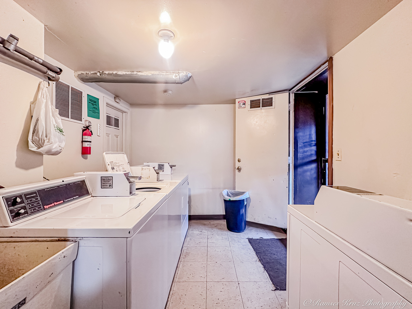 6037 S Champlain Avenue, Chicago, IL 60637