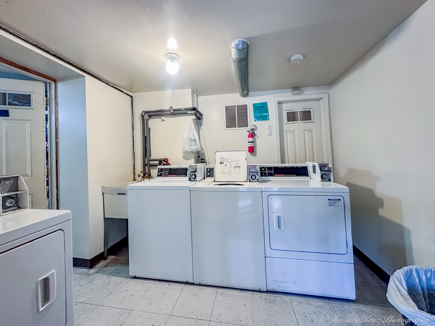 6037 S Champlain Avenue, Chicago, IL 60637