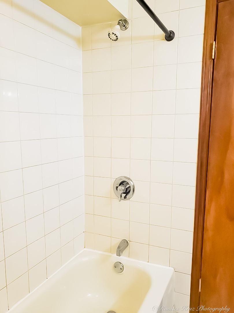 6037 S Champlain Avenue, Chicago, IL 60637