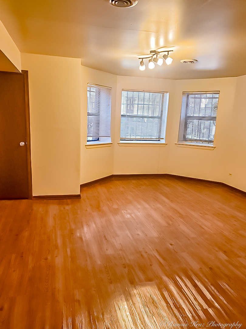 6037 S Champlain Avenue, Chicago, IL 60637