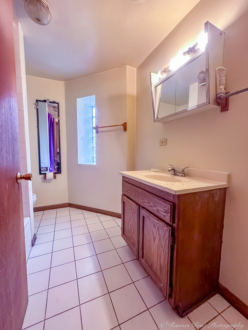 6037 S Champlain Avenue, Chicago, IL 60637