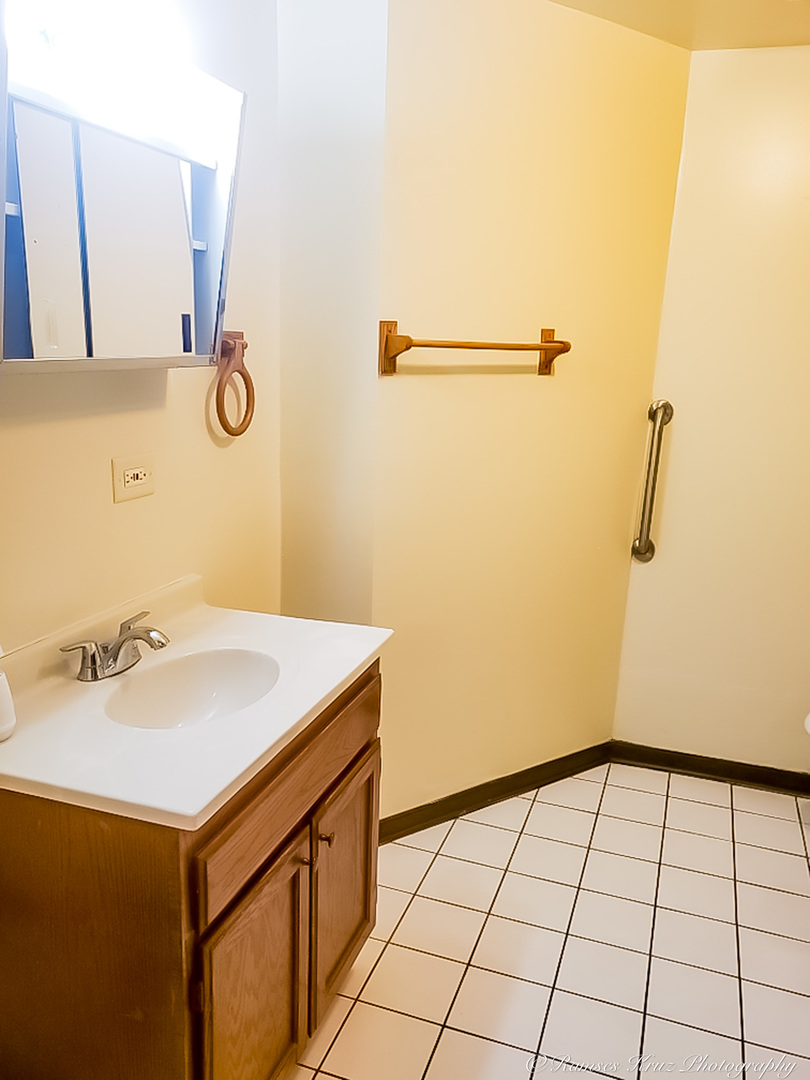 6037 S Champlain Avenue, Chicago, IL 60637
