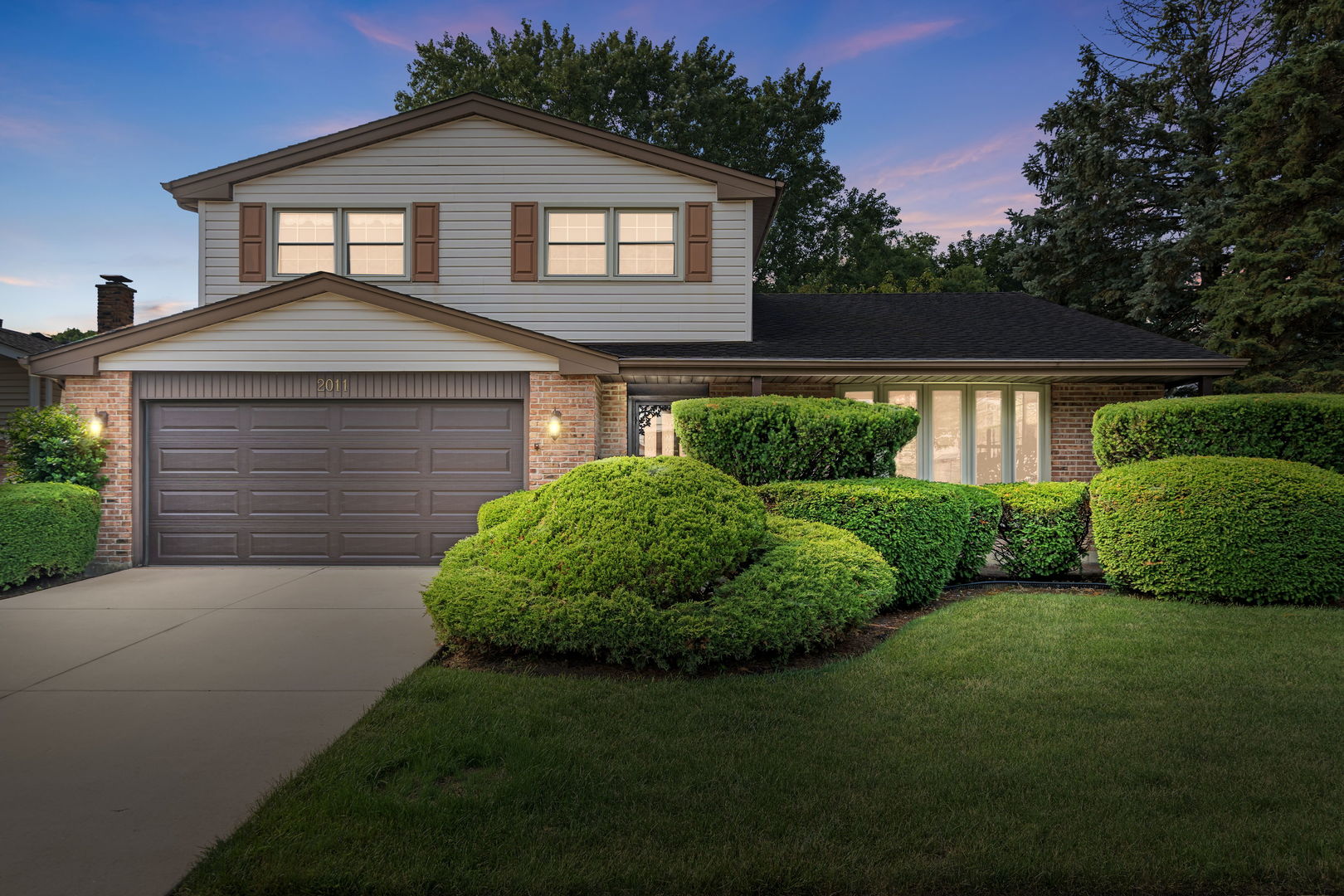 2011 E Canterbury Drive, Arlington Heights, IL 60004
