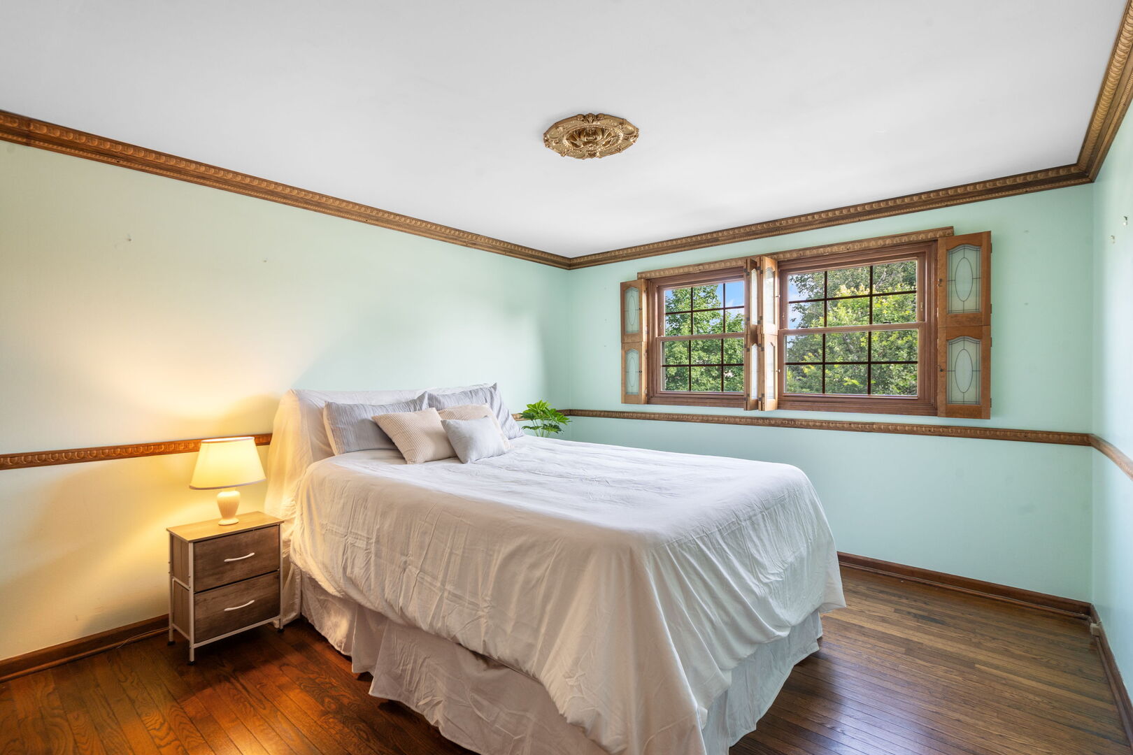 2011 E Canterbury Drive, Arlington Heights, IL 60004