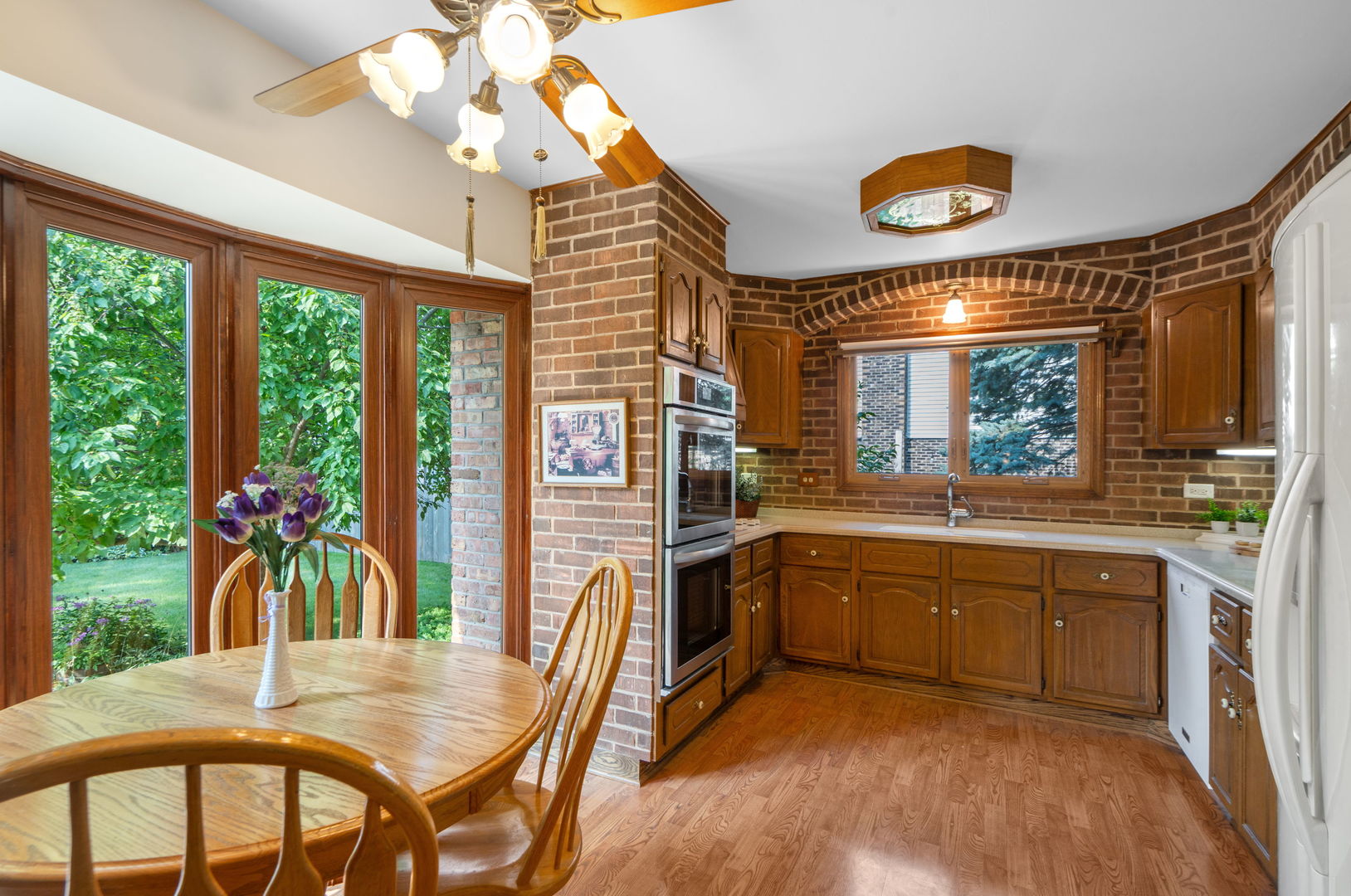 2011 E Canterbury Drive, Arlington Heights, IL 60004