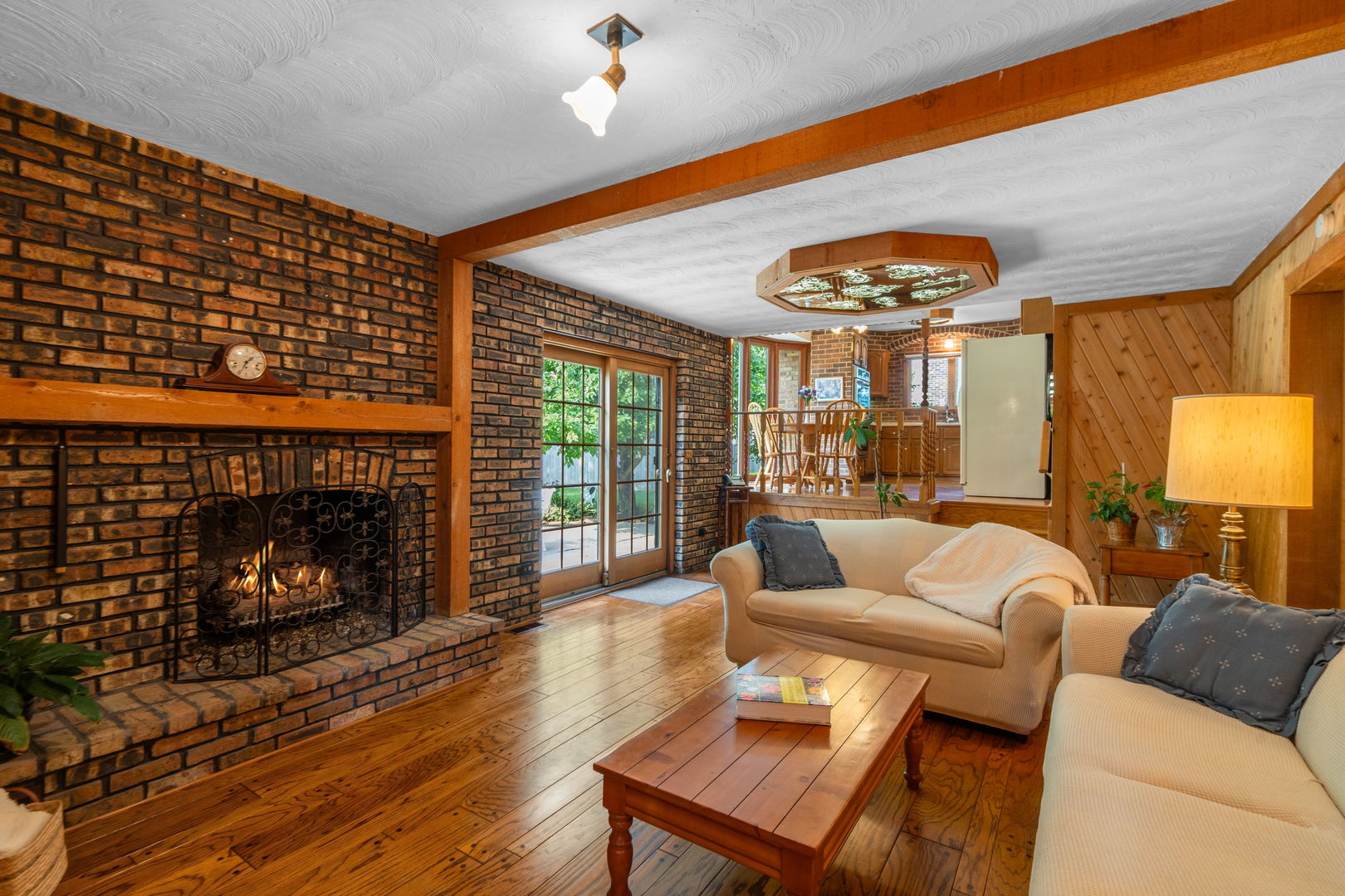 2011 E Canterbury Drive, Arlington Heights, IL 60004