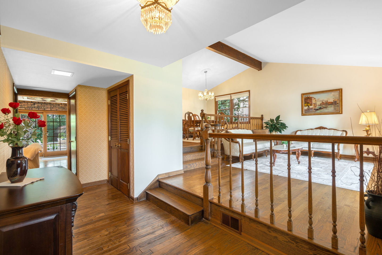 2011 E Canterbury Drive, Arlington Heights, IL 60004