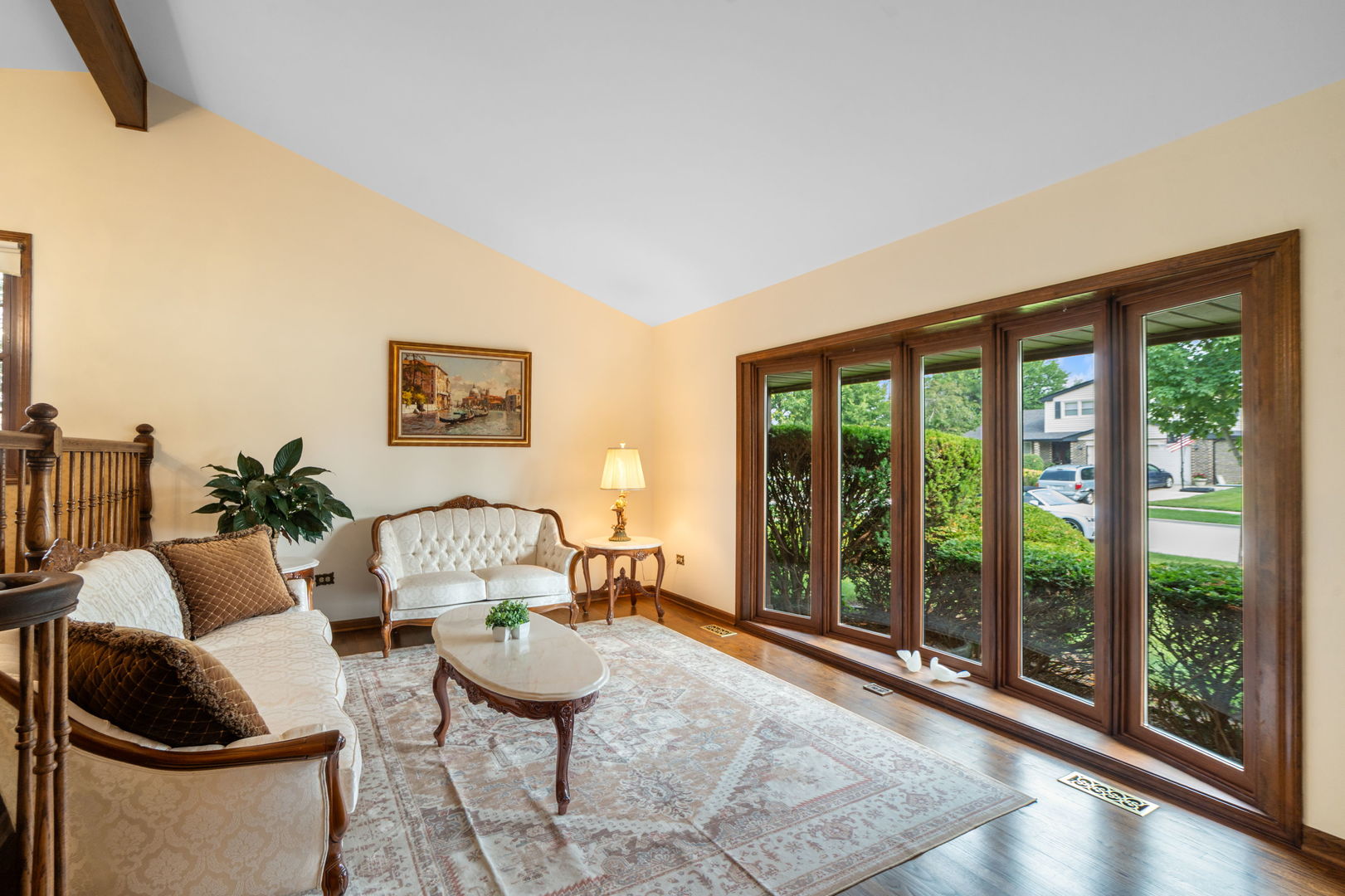 2011 E Canterbury Drive, Arlington Heights, IL 60004