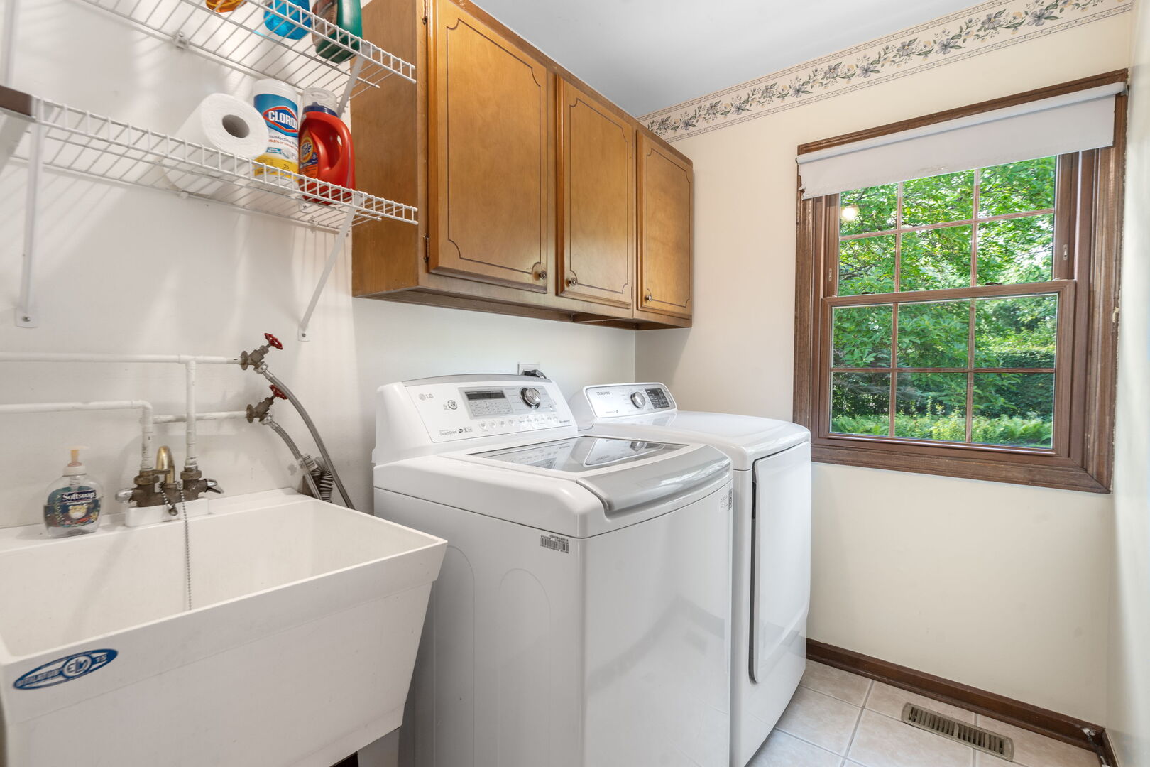 2011 E Canterbury Drive, Arlington Heights, IL 60004
