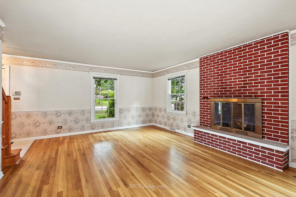 1017 N Main Street, Wheaton, IL 60187