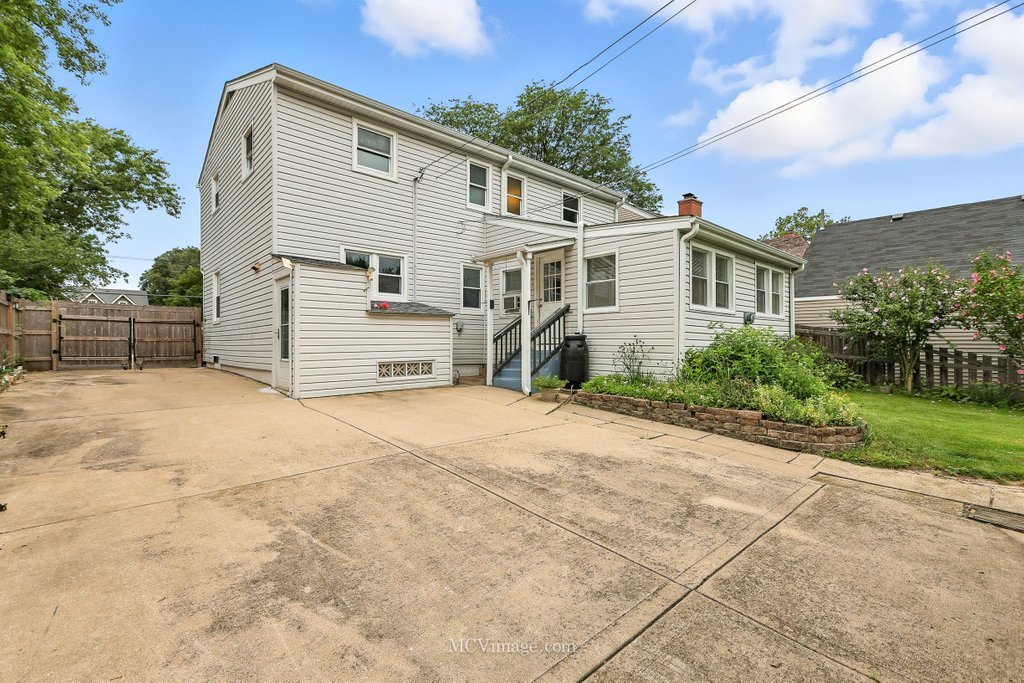 1017 N Main Street, Wheaton, IL 60187