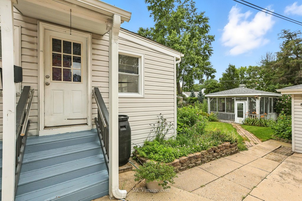 1017 N Main Street, Wheaton, IL 60187