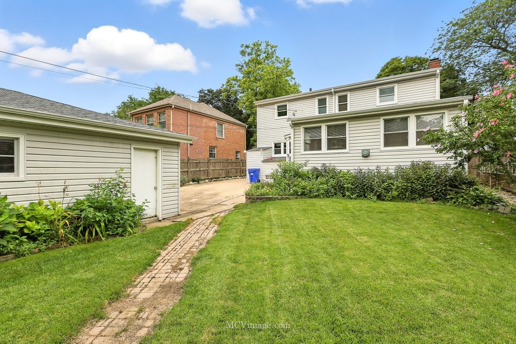 1017 N Main Street, Wheaton, IL 60187