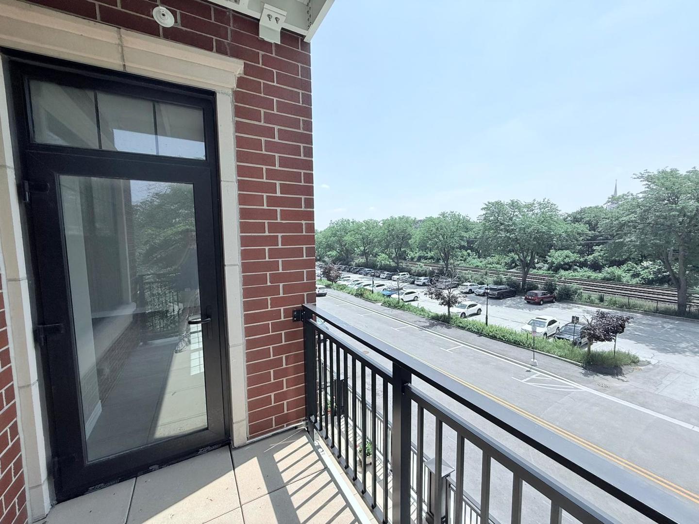 464 Glenwood Avenue #304, Glen Ellyn, IL 60137