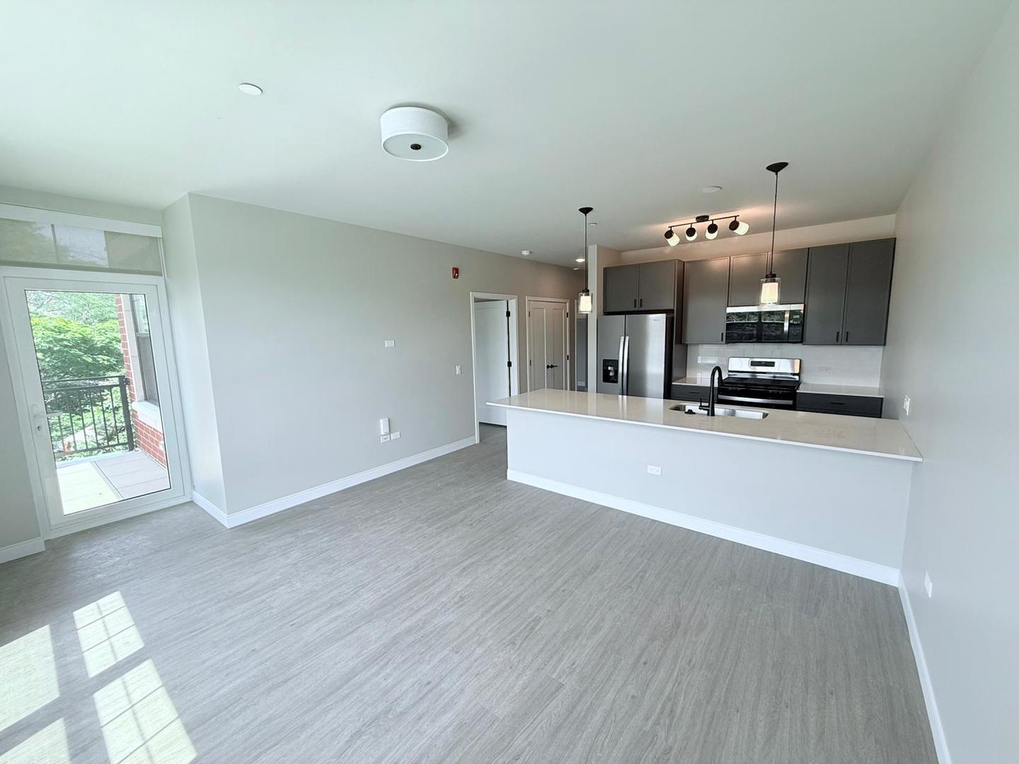 464 Glenwood Avenue #304, Glen Ellyn, IL 60137