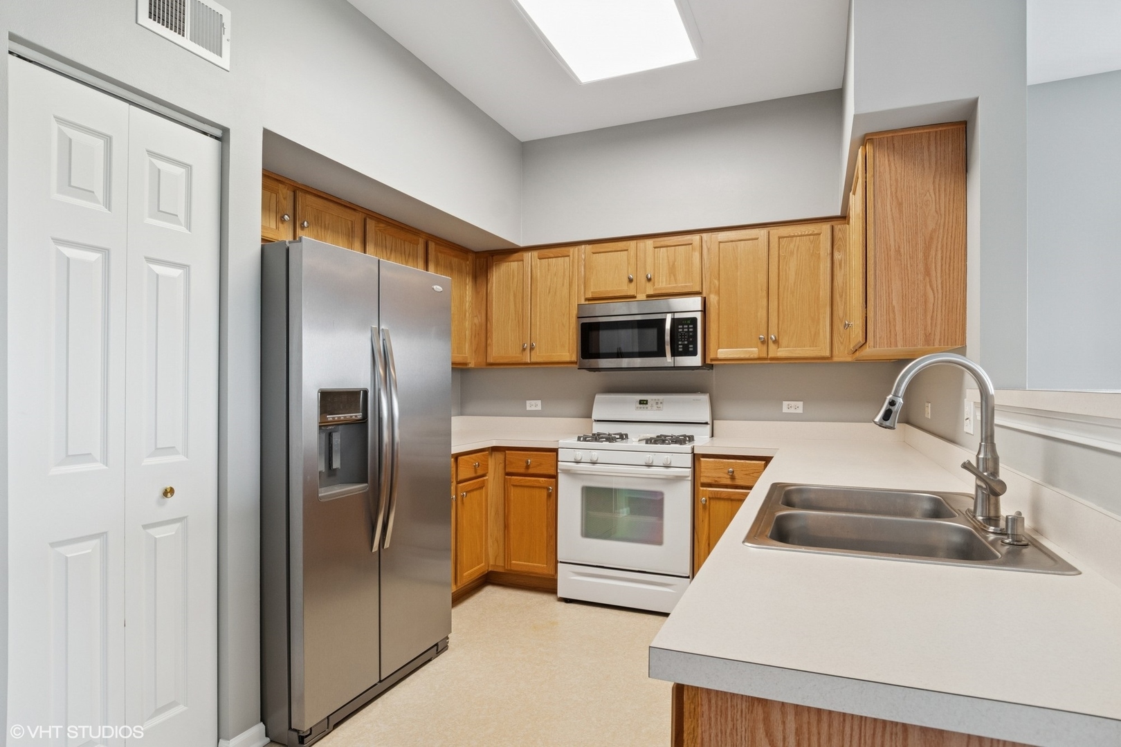 0S099 Lee Court #401, Winfield, IL 60190