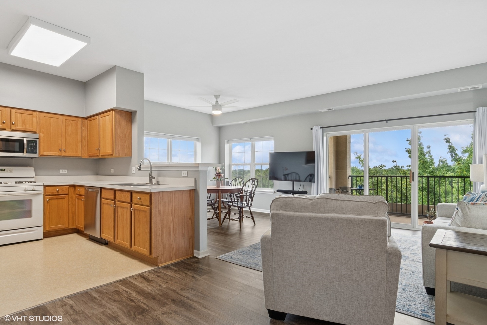 0S099 Lee Court #401, Winfield, IL 60190