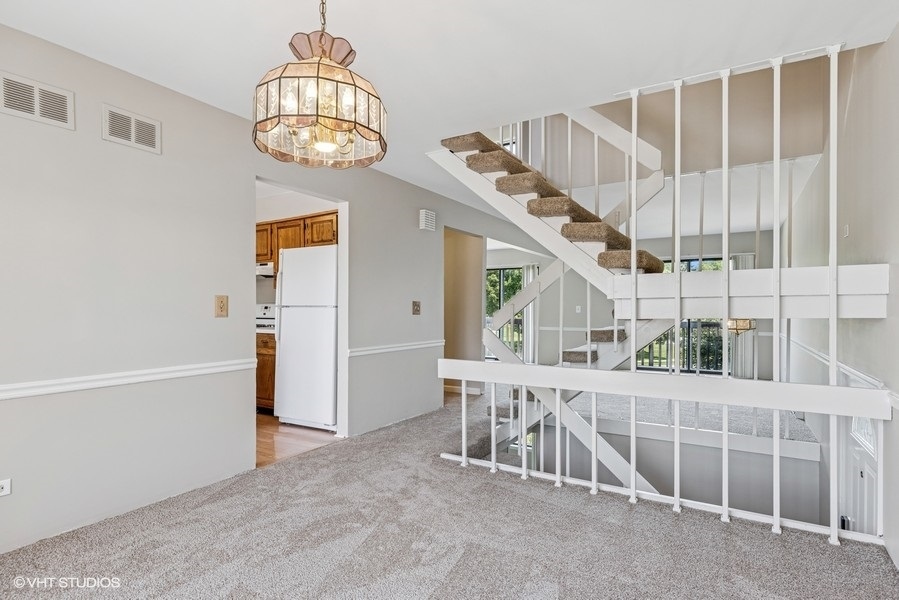 776 Golfview Drive, Roselle, IL 60172