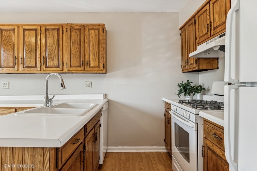 776 Golfview Drive, Roselle, IL 60172