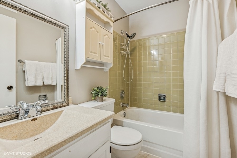 776 Golfview Drive, Roselle, IL 60172