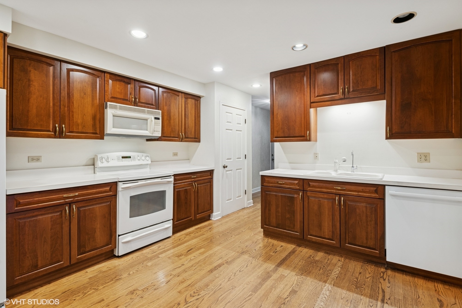 1720 Buena Vista Drive, Wheaton, IL 60189