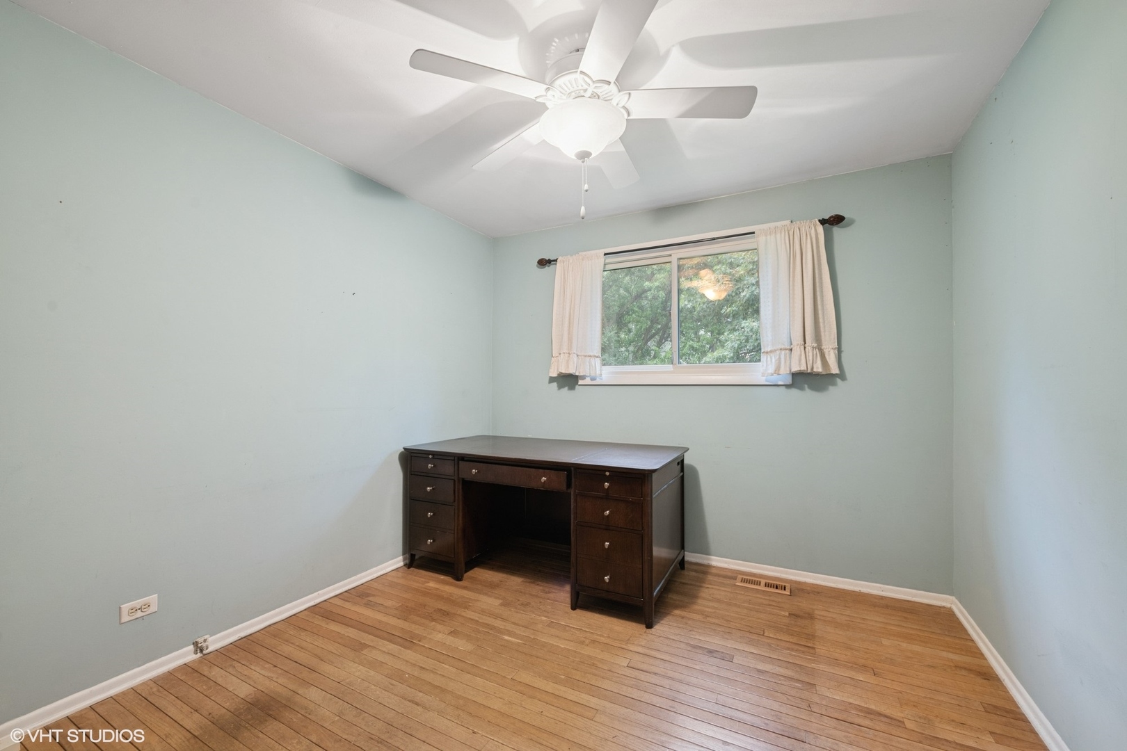 1720 Buena Vista Drive, Wheaton, IL 60189