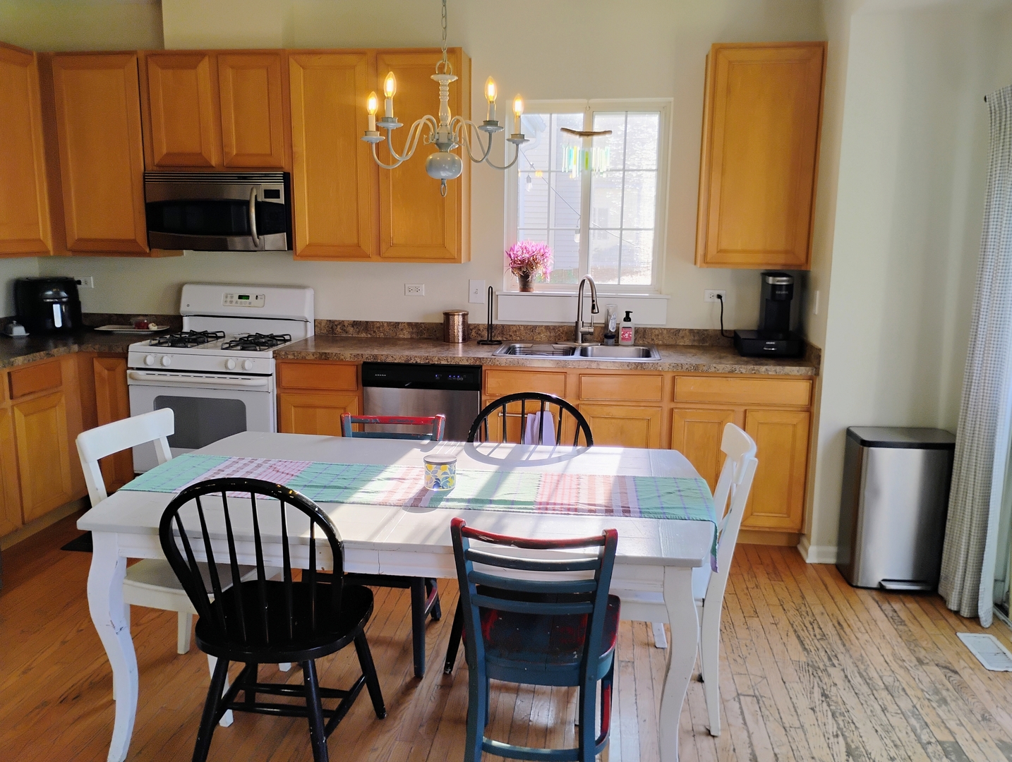 178 W Hampton Drive, Round Lake, IL 60073