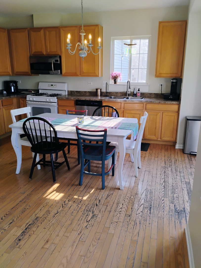 178 W Hampton Drive, Round Lake, IL 60073