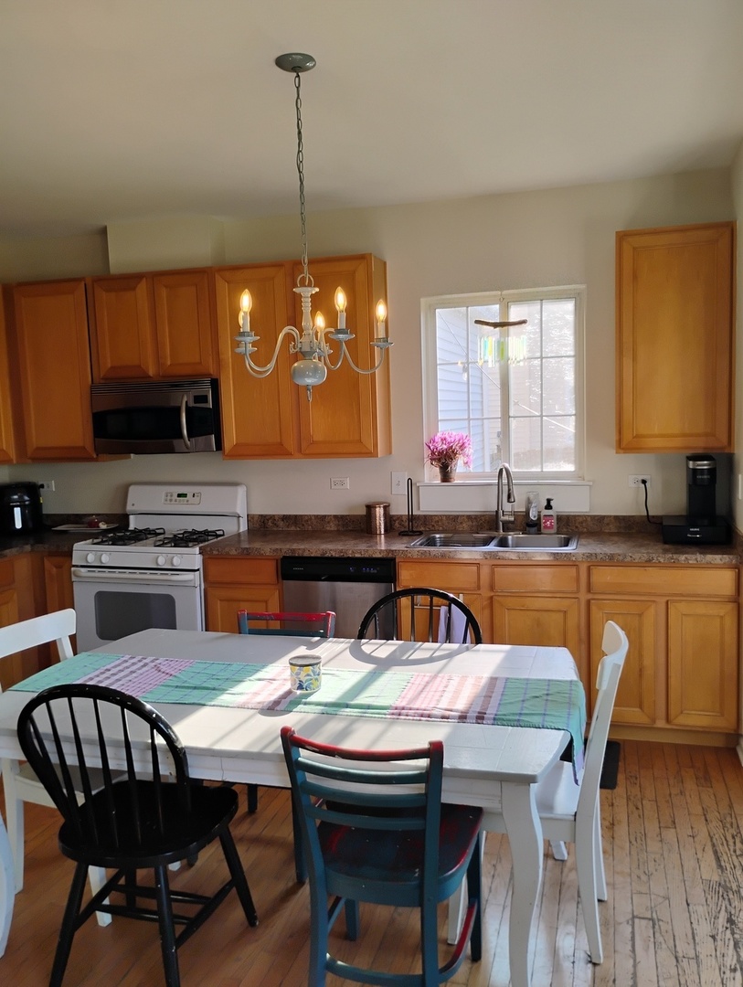 178 W Hampton Drive, Round Lake, IL 60073