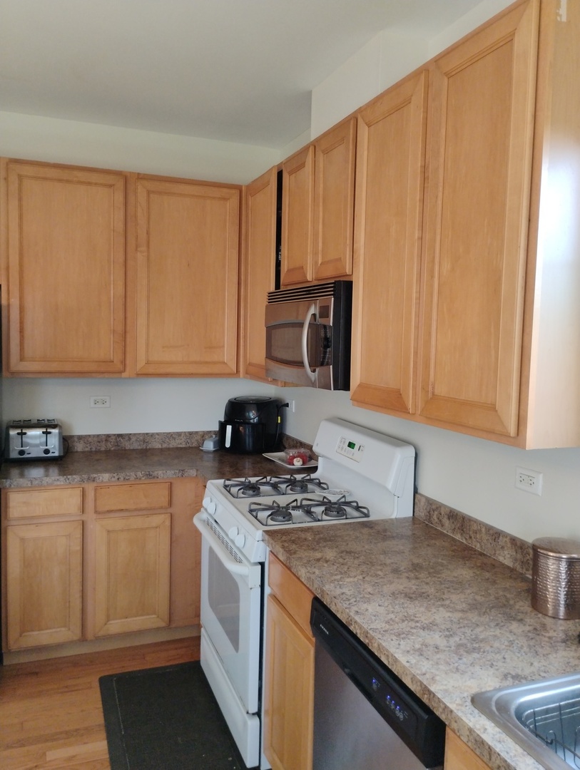 178 W Hampton Drive, Round Lake, IL 60073