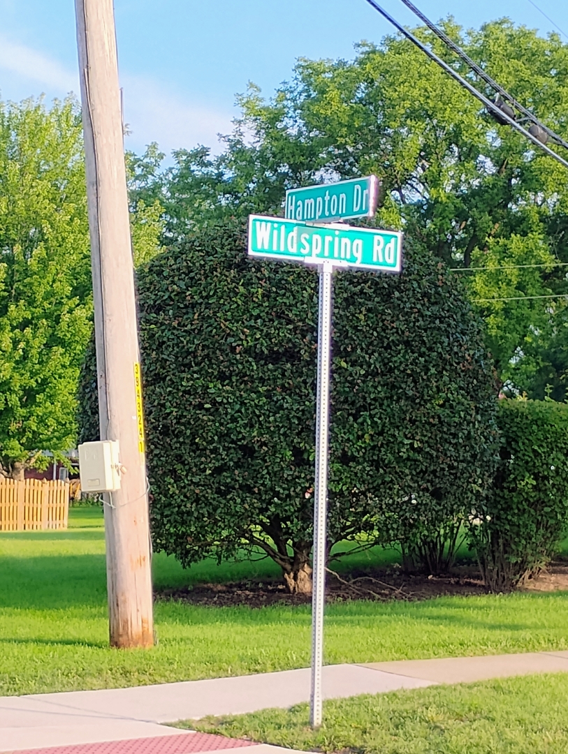 178 W Hampton Drive, Round Lake, IL 60073