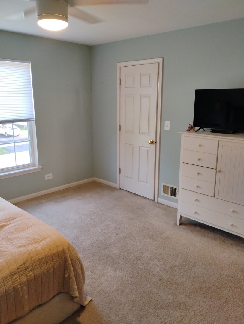 178 W Hampton Drive, Round Lake, IL 60073
