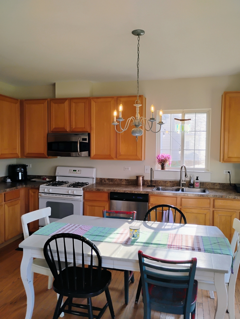 178 W Hampton Drive, Round Lake, IL 60073
