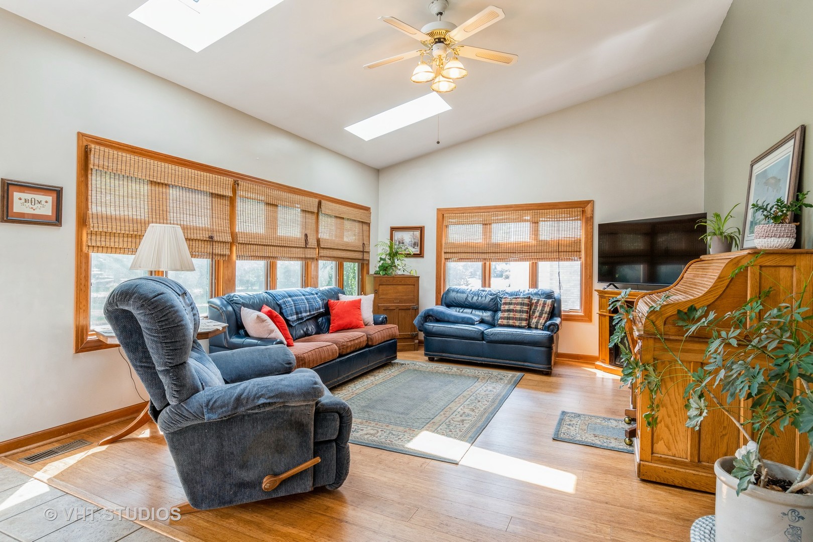 723 Queens Gate Circle, Sugar Grove, IL 60554