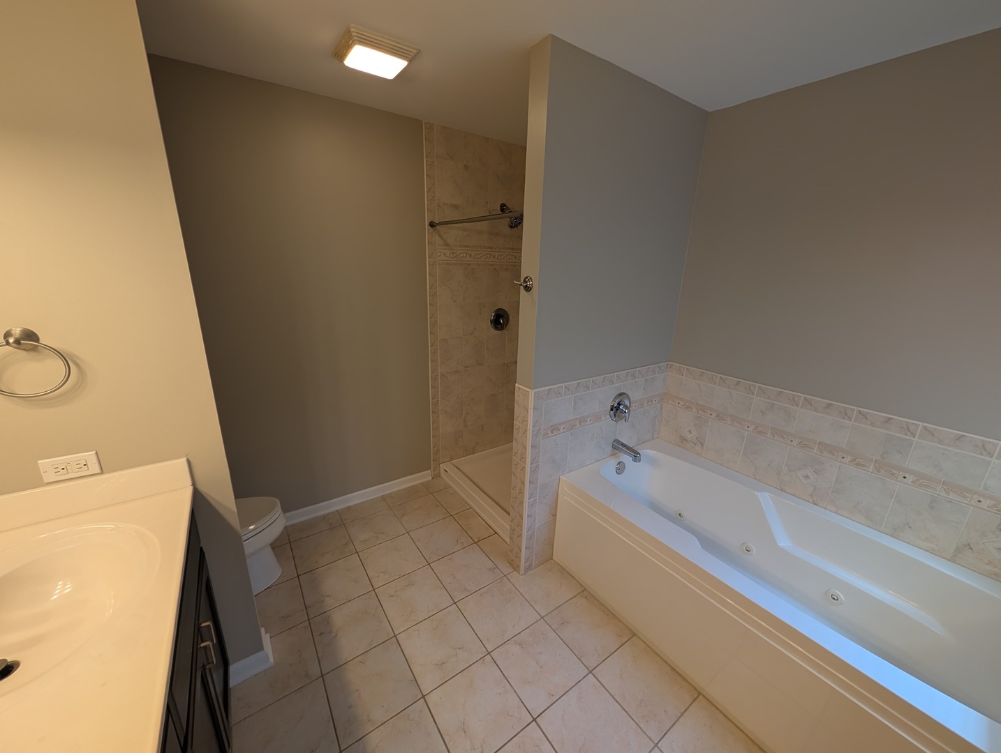 440 N River Road, Naperville, IL 60540