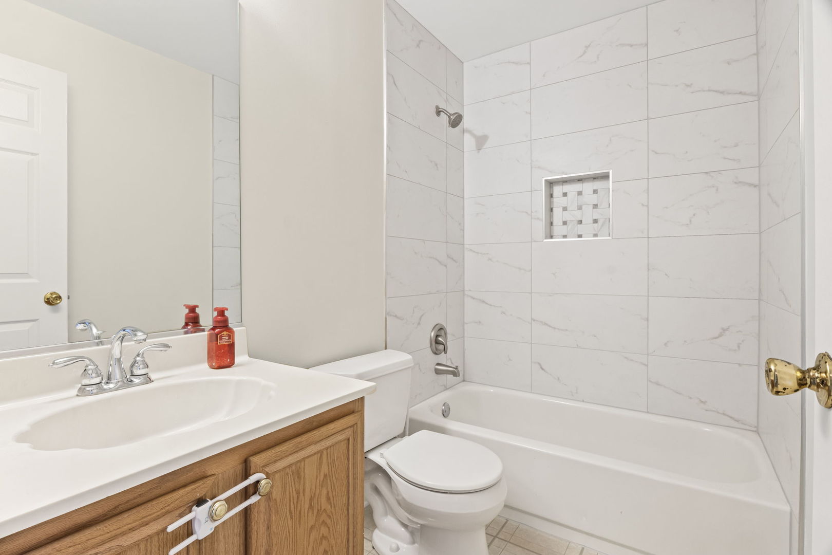 1631 Columbia Circle #2, Bartlett, IL 60103