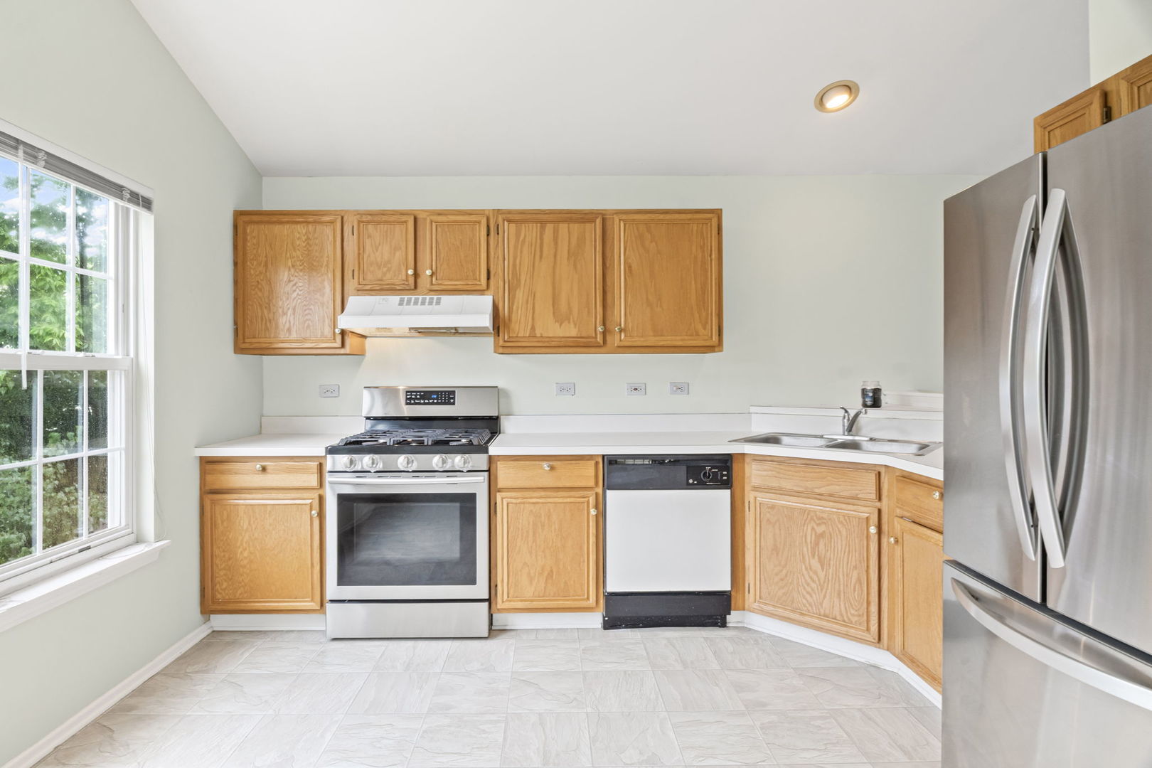 1631 Columbia Circle #2, Bartlett, IL 60103