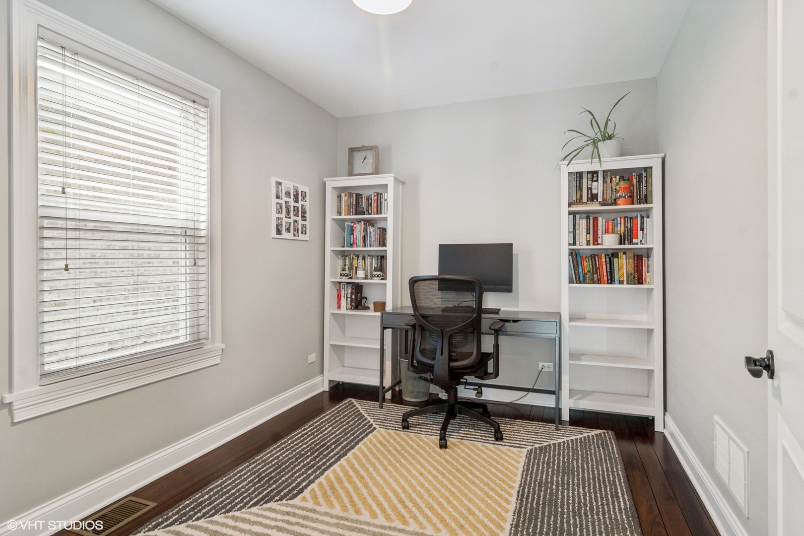 4666 N Leclaire Avenue, Chicago, IL 60630