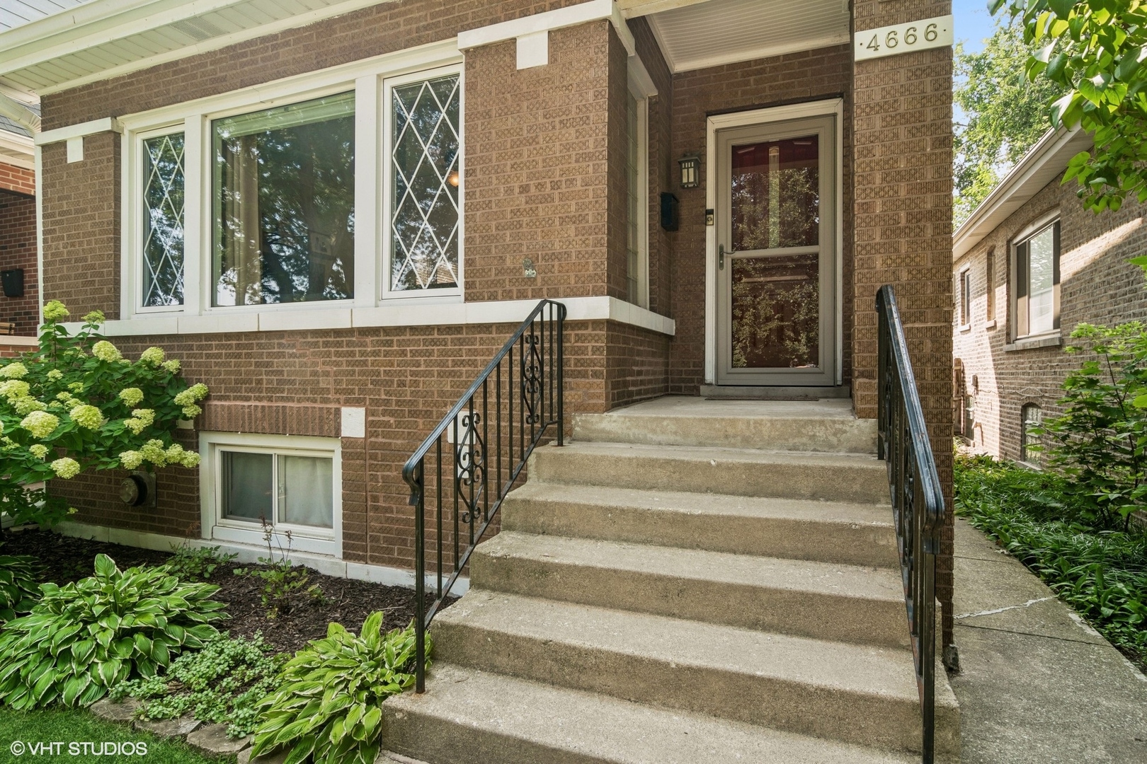 4666 N Leclaire Avenue, Chicago, IL 60630