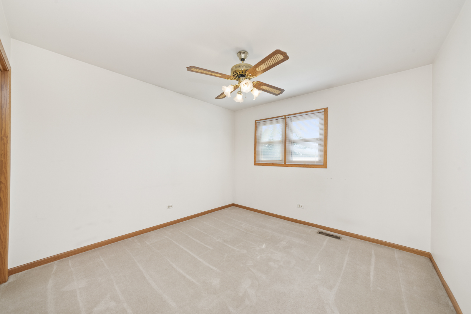 10S467 Rutgers Court, Downers Grove, IL 60516